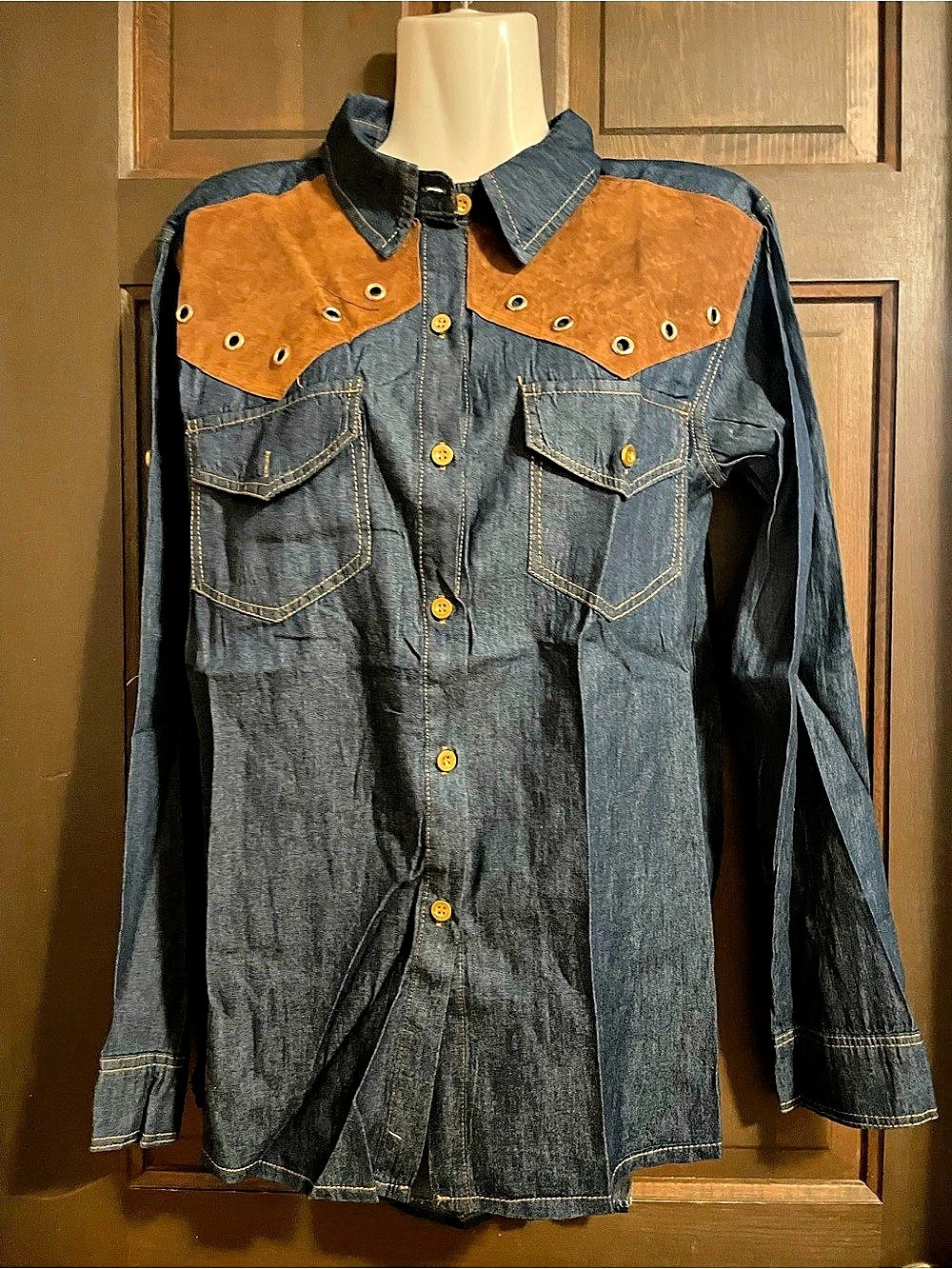 Settledown Women’s Denim Western Shirt Size Large- never worn or washed